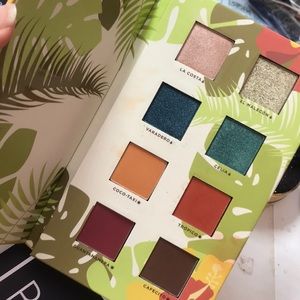 Alamar eyeshadow palette